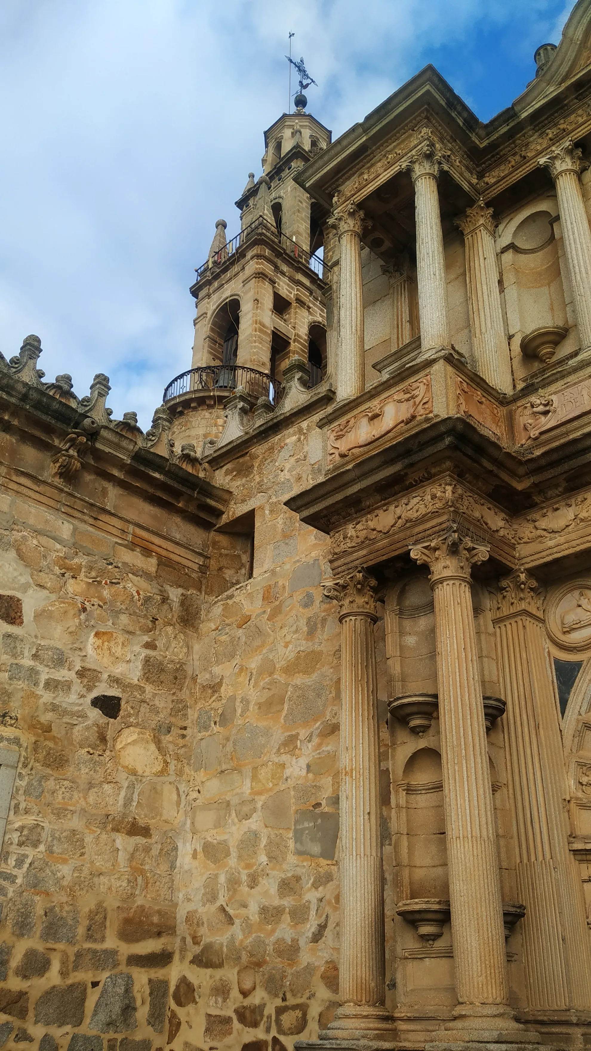 Curación artesanal y reposo en bodega