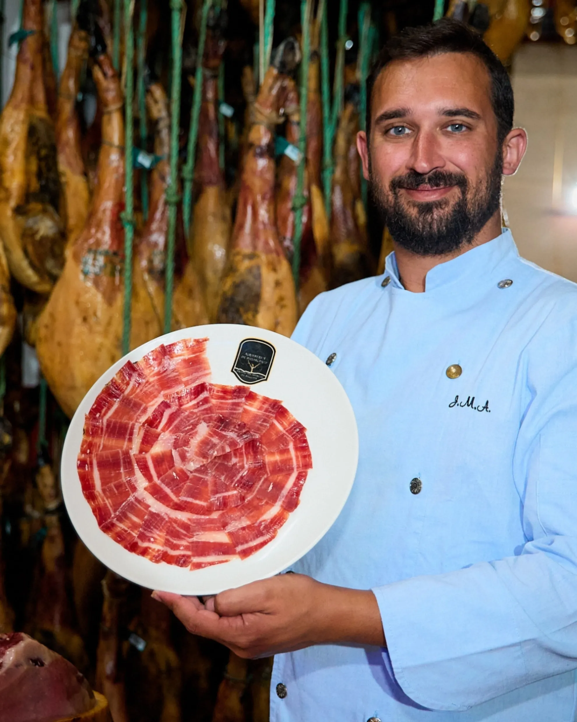 Proceso de curación artesanal del jamón ibérico